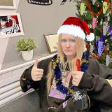 Шота что-то пишет